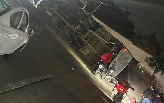 Atienden PC Municipal y fuerzas de auxilio volcadura de autobús con 14 lesionados