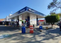 Guadalajara, semiparalizada tras narcobloqueos: en Jalisco 58 muertos, fuga en penal y Código Rojo