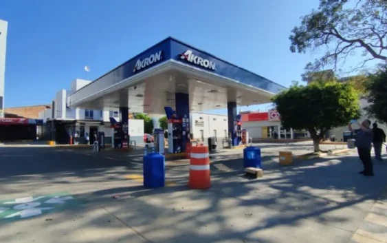 Guadalajara, semiparalizada tras narcobloqueos: en Jalisco 58 muertos, fuga en penal y Código Rojo