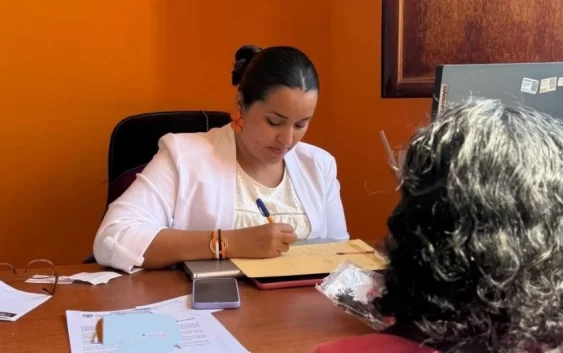 Regidora de Coatepec podría ser sancionada por pintar su oficina de color naranja en Pueblo Mágico