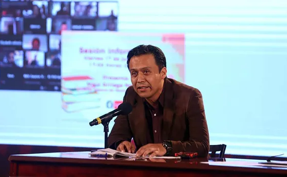 ¿Quién es Marx Arriaga y por qué lo destituyeron de la dirección de Materiales Educativos de la SEP?