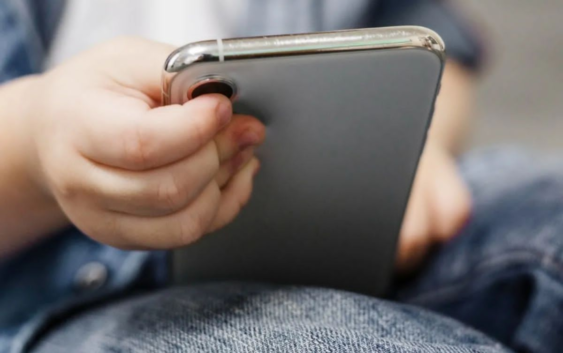 Informa IMSS Veracruz Sur sobre consecuencias por uso de dispositivos móviles en menores