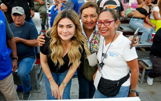 Alcaldesa Maryjose Gamboa disfrutó del primer desfile del Carnaval 2026