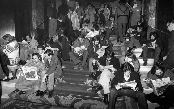 Javier Cercas termina ‘El periódico de la democracia’, un libro sobre EL PAÍS