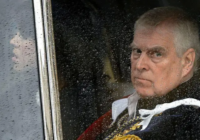 Arrestan durante unas horas al expríncipe Andrés, hermano del rey Carlos III, bajo sospecha de mala conducta en un cargo público