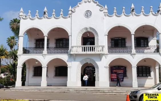 ¡Estallan denuncias por despidos masivos y recortes salariales en el Ayuntamiento de Fortín!