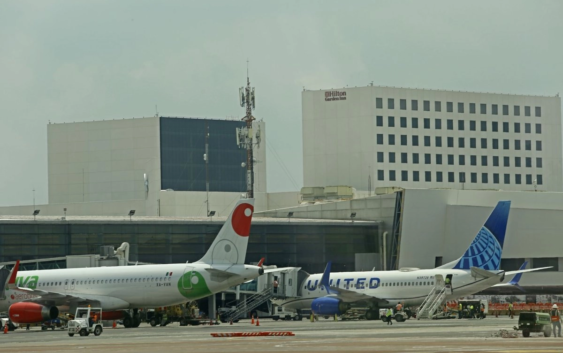 Aeropuerto de Guadalajara sigue operando pese a hechos de violencia en Jalisco