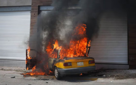 Caos por “El Mencho” desata 252 bloqueos en 20 estados