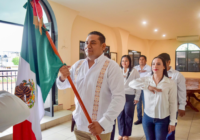 Autoridades municipales conmemoran el Día de la Bandera en Sayula de Alemán