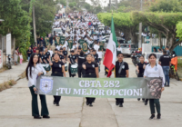 Conmemoran el Día de la Bandera con acto cívico y desfile en Sayula de Alemán