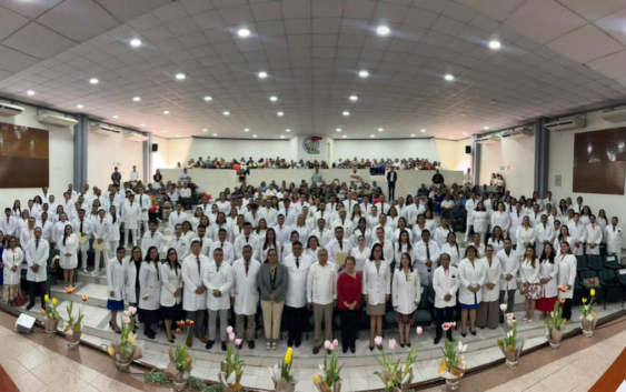 Realiza IMSS Veracruz Sur Ceremonia de Clausura a Médicos Residentes 2026