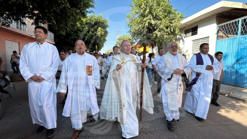 Diócesis de Apatzingán realiza procesión por la paz en Aguililla, Michoacán; cuna de “El Mencho”