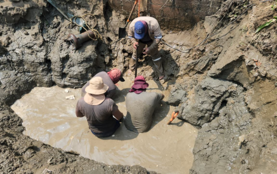 Gobierno de Pedro Miguel repara fuga histórica de agua potable en la colonia Tierra Nueva