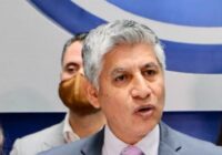 Federico Salomón por fin se va, así gris como llegó