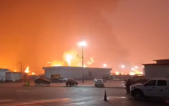 Reportan incendio en barda perimetral de Refinería Olmeca; Pemex ofrece detalles
