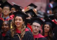 Colapsan gradas en foto de graduación de la UV