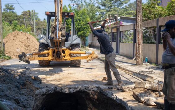 Gobierno Municipal continúa con el mantenimiento de la red de drenaje