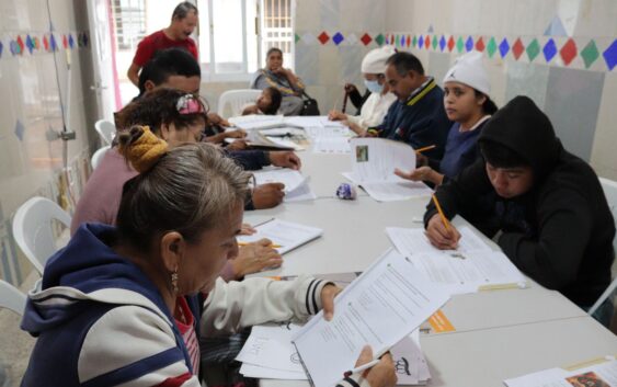 DIF Coatzacoalcos y el IVEA imparten curso para Examen Único que certifique estudios de nivel primaria y secundaria