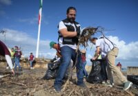 Responde ciudadanía al llamado de Pedro Miguel Rosaldo y se suma a jornada de limpieza en playa de Coatzacoalcos