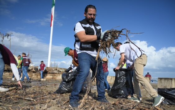 Responde ciudadanía al llamado de Pedro Miguel Rosaldo y se suma a jornada de limpieza en playa de Coatzacoalcos