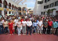 Entregan Gobierno de Coatzacoalcos y DIF Municipal desayunos calientes a más de mil estudiantes