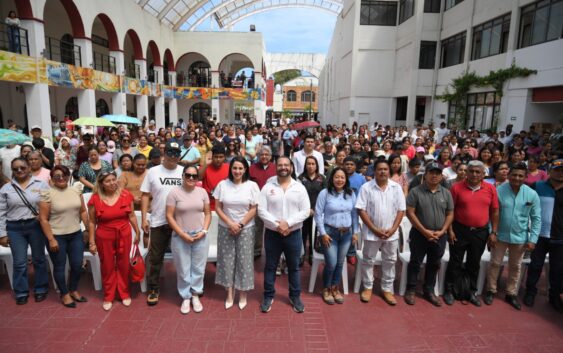 Entregan Gobierno de Coatzacoalcos y DIF Municipal desayunos calientes a más de mil estudiantes