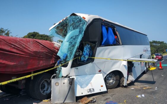 Trágico accidente en tramo Isla-Acayucan: autobús rumbo a Coatzacoalcos choca y deja 4 fallecidos
