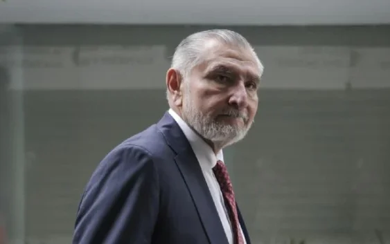 La Barredora: Adán Augusto López huye al ser cuestionado sobre el socio del “Comandante H”