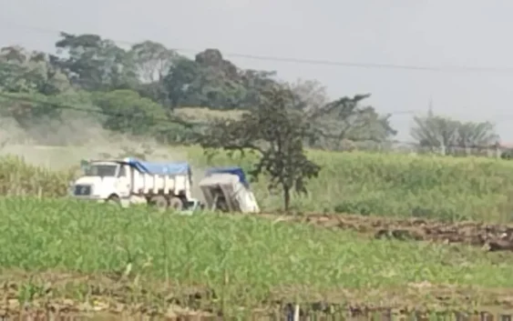 IPSA vierte desechos atrás de colonia Ampliación Aquiles Córdoba