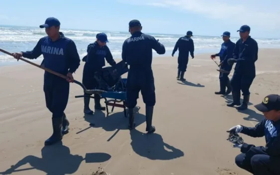 Suspenden la pesca en dos municipios de Veracruz por el derrame; suman 42 localidades afectadas