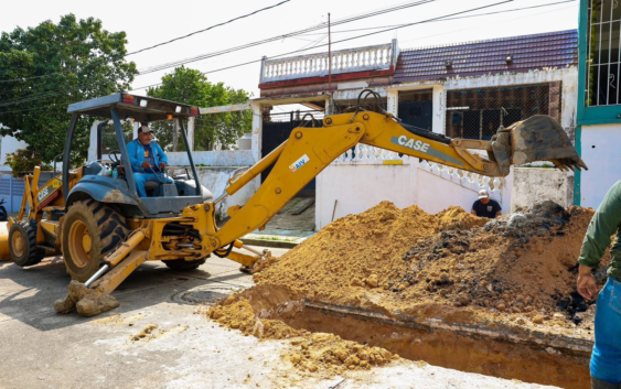Gobierno Municipal continua mantenimiento en la red de drenaje