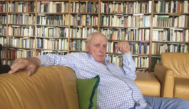 “No hay libro que valga una noche de amor”.