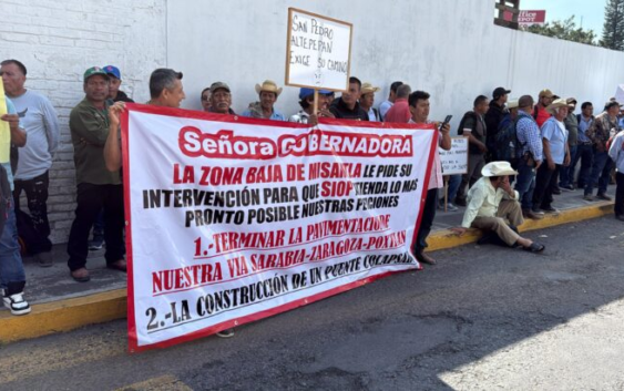 Habitantes de Atzalan, Altotonga y Misantla exigen a la SIOP rehabilite carretera San Pedro Buenavista-Plan de Arroyos