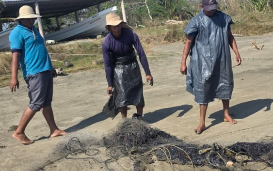 A una semana del derrame de petróleo en el Golfo, comunidades pesqueras e indígenas de Veracruz y Tabasco siguen a la deriva