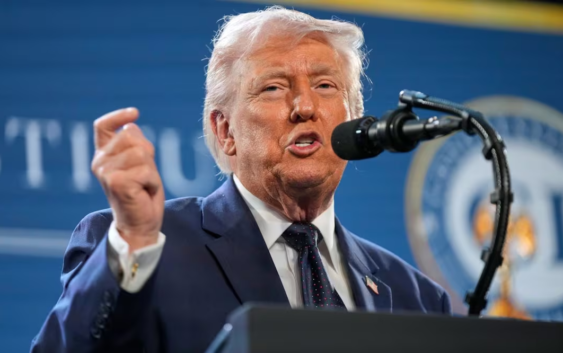 Trump critica rechazo de Sheinbaum a ayuda de EU