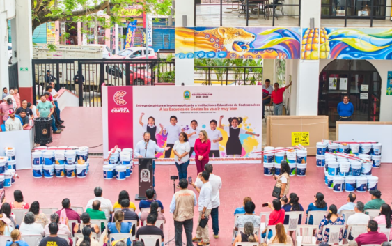 Arranca Pedro Miguel Rosaldo y Margarita Santopietro programa de apoyo a escuelas en Coatzacoalcos