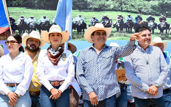Encabeza diputado banderazo de salida de la 16ª Cabalgata Internacional de la Unidad