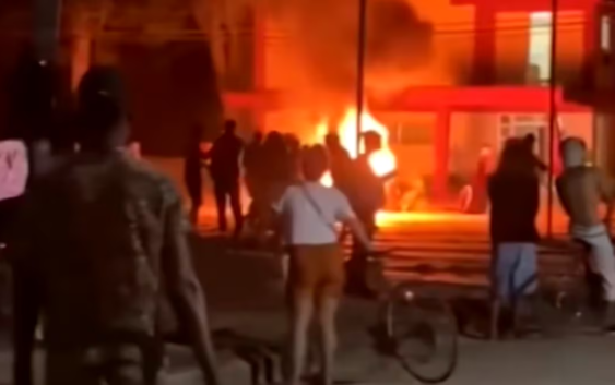 “¡Corriente y comida!”; el día después de la protesta a una oficina del Partido Comunista en Cuba