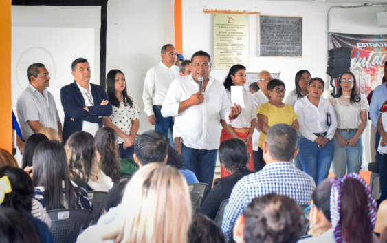 Fortalecen educación en Sayula de Alemán con capacitación masiva
