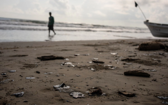 Derrame en Golfo de México pudo originarse en ducto de Pemex, dicen ONGs