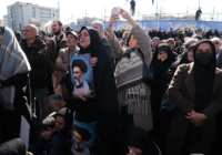 “La gente se siente ansiosa y eufórica a la vez”: las reacciones en Irán ante la muerte de Jamenei