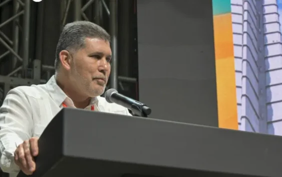 Cubanos que viven en el exterior podrán invertir en la isla, adelanta ministro