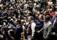 Entre insultos aprueban en San Lázaro el plan B de la reforma electoral