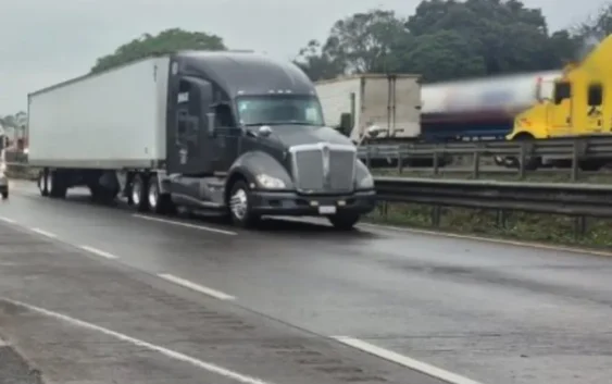Tras varias horas, transportistas retiran bloqueo en carretera Córdoba – Veracruz