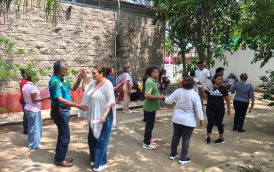 Minatitlán impulsa la cultura y la convivencia con clases de danzón