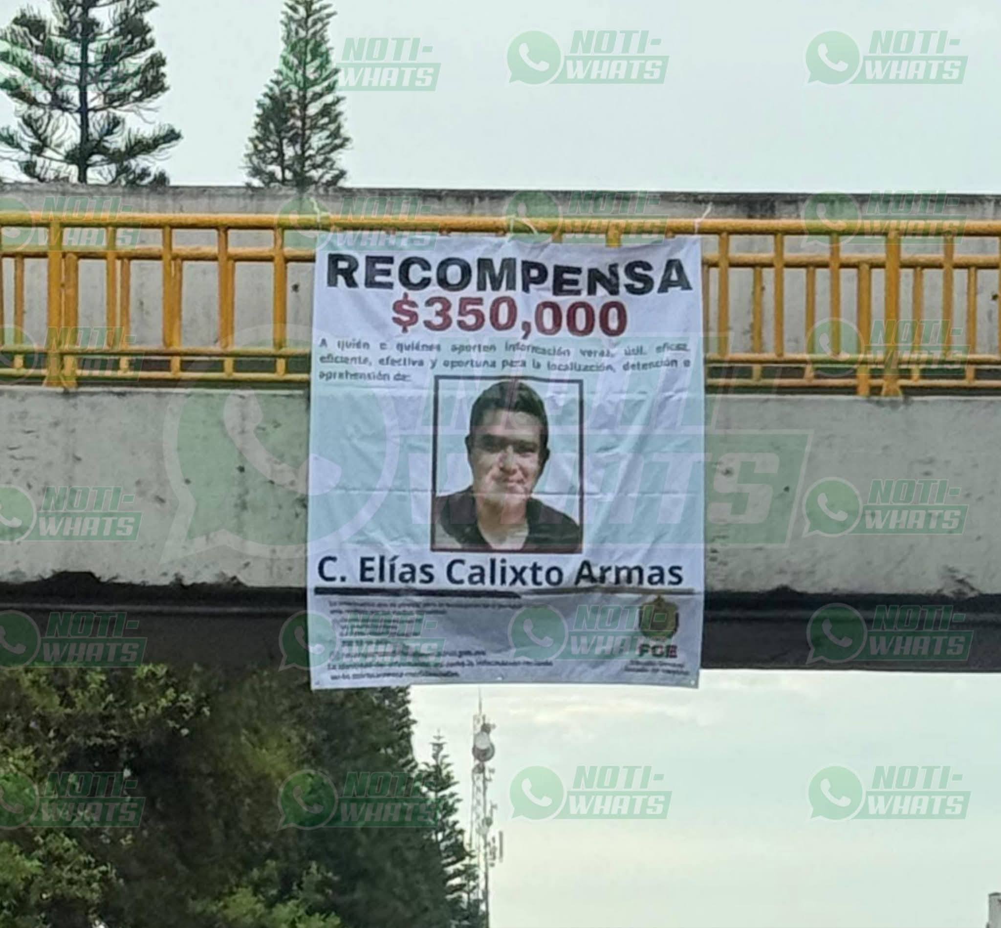 Aparecen lonas en puentes de Xalapa.