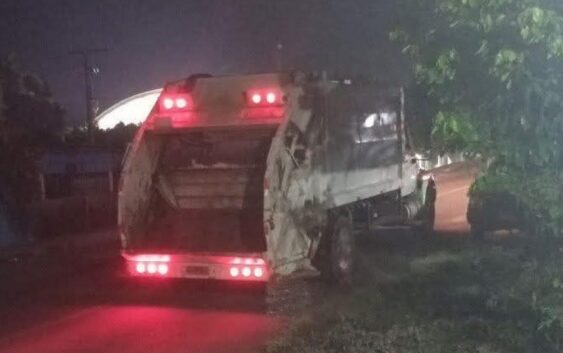 Liberan ejidatarios carro recolector de basura en Tatahuicapan
