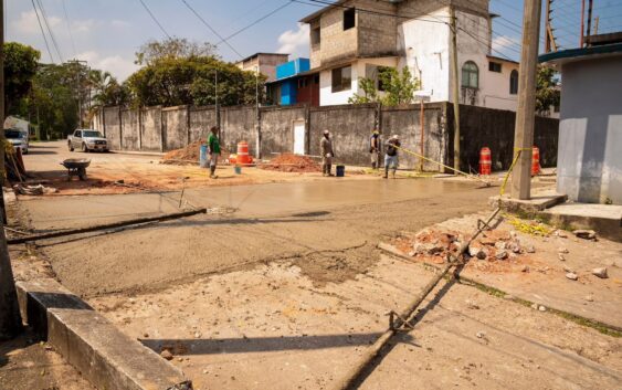Gobierno Municipal realiza labores de mantenimiento con concreto hidráulico