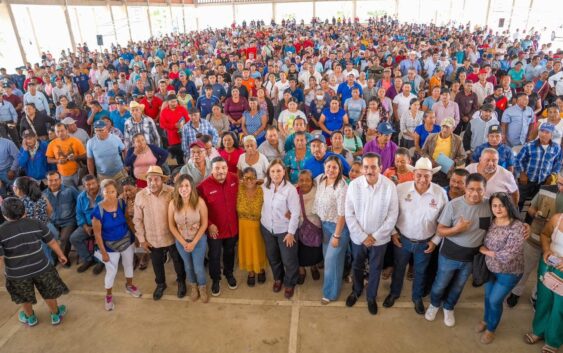 La gobernadora Rocío Nahle encabezó la entrega de tarjetas BIENPESCA del Bienestar en Minatitlán