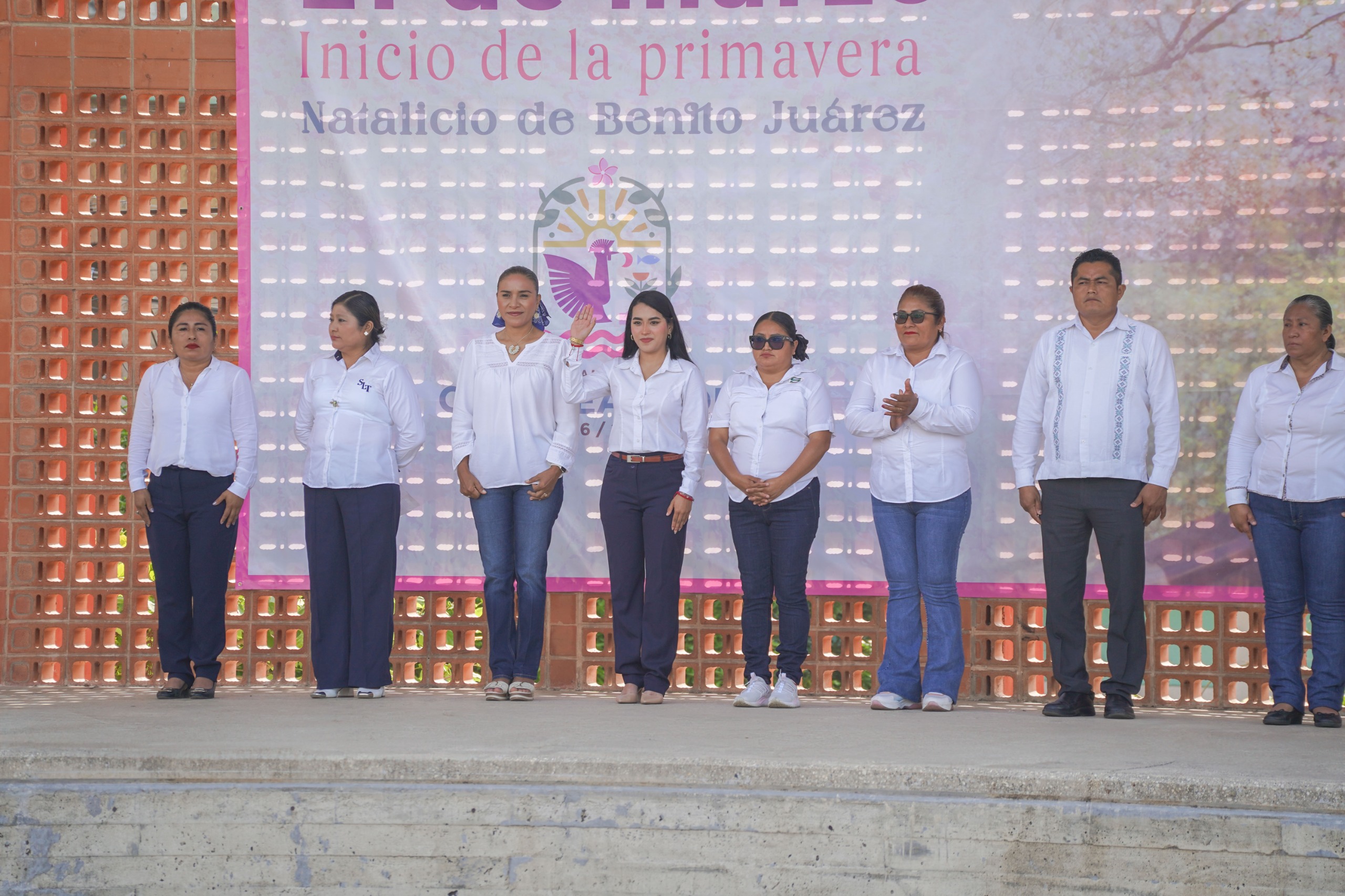 El Ayuntamiento de Cosoleacaque conmemora el 220 aniversario del natalicio de Benito Juárez